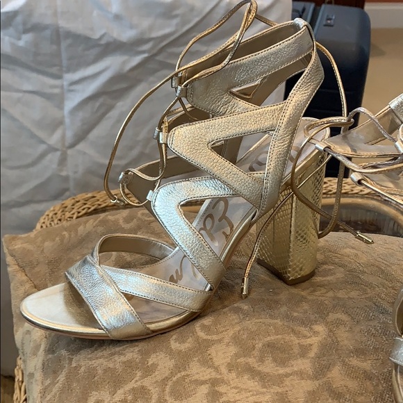 Gold sandals - Picture 2 of 2